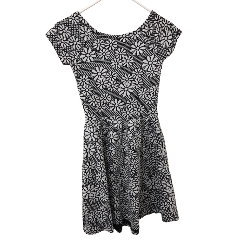 3/$15 TOPSHOP 90s y2k black and white daisy shirt sleeve mini dress - Picture 2 of 8